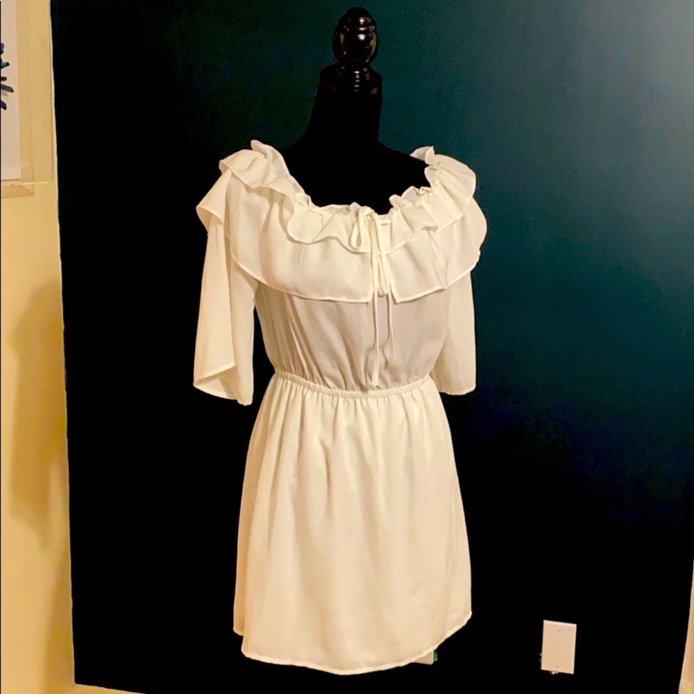 😘 BB Dakota White Dress